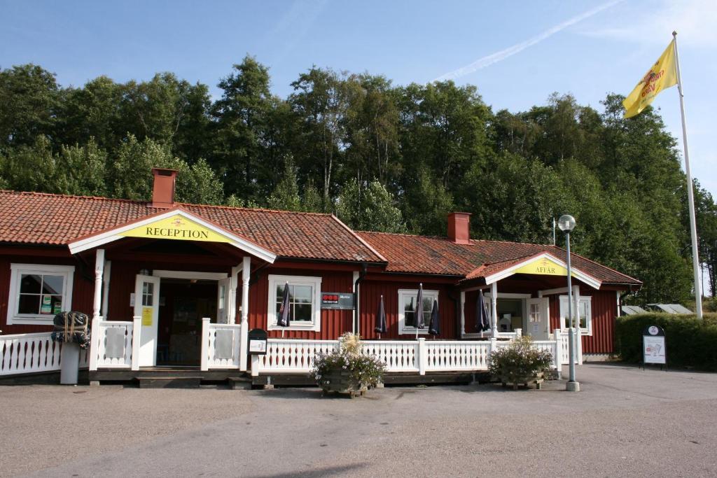 Astrid Lindgrens Vaerlds Gaestboende Vimmerby Buitenkant foto