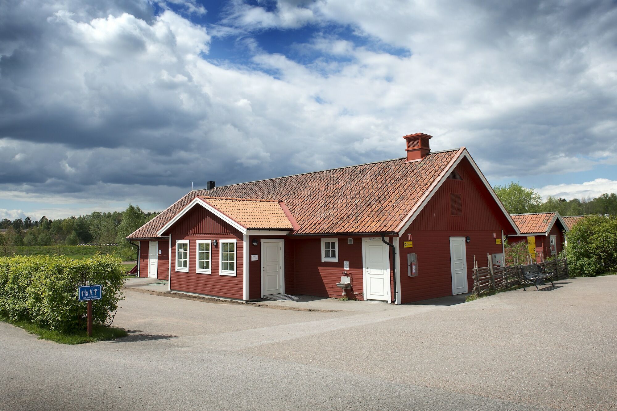 Astrid Lindgrens Vaerlds Gaestboende Vimmerby Buitenkant foto